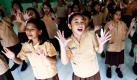 Indonesian students sing a song as part of preparation to welcome U.S. President Barack Obama at the State Elementary School Menteng 01, where he studied from 1970-1971, in Jakarta, Indonesia, on 18 March 2010. Obama is scheduled to visit the world's most populous Muslim nation on 23 March. EPA/MAST IRHAM +++(c) dpa - Bildfunk+++  Foto: dpa