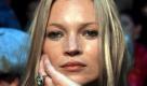 Model Kate Moss ist für ihr ausschweifendes Partyleben bekannt. Und wo könnte man besser feiern als in London. Dennoch zieht es Kate Moss aufs Land. Nach ihrem Kokain-Skandal 2005 hatte sich das Model ein Farmhaus im malerischen Cotswolds gekauft und recht schnell in der kleinen Gemeinde eingelebt. Laut Mirror soll sie sich den Einwohnern des Ortes bei einem Dorffest vorgestellt haben. Eine ihrer Nachbarinnen sagte dem englischen Blatt: Kate ist eine angenehme junge Frau, die ein bisschen Glamour in unsere Gemeinde bringt. Foto: dpa