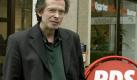 Das Archivbild vom 15.04.2002 zeigt Florian Havemann in Berlin. Der Sohn des DDR-Regimekritikers Robert Havemann könnte für die PDS am 22. September in den Bundestag einziehen. Die sächsische PDS wählte den 50 Jahre alten Parteilosen am Sonntag (05.05.2002) in Grimma auf den aussichtsreichen zweiten Platz ihrer Landesliste. Die Delegierten folgten damit dem Wunsch der Berliner Parteispitze. Bereits am Samstag (04.05.2002) war die rechtspolitische Sprecherin der PDS-Bundestagsfraktion, Evelyn Kenzler, auf Listenplatz eins gewählt worden. dpa/lsn (zu dpa 2667 und lsn 141 vom 05.05.2002) Foto: dpa