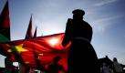 Chinesische Militärpolizisten üben in Peking die Fahnenübergabe für die 16. Asienspiele in Guangzhou. Vom 12. bis zum 27. November 2010 treffen sich Teilnehmer aus 45 asiatischen Staaten zu den Spielen. Es ist das zweite Mal, nach Peking im Jahr 1990, dass die Spiele in China stattfinden.  Foto: dapd
