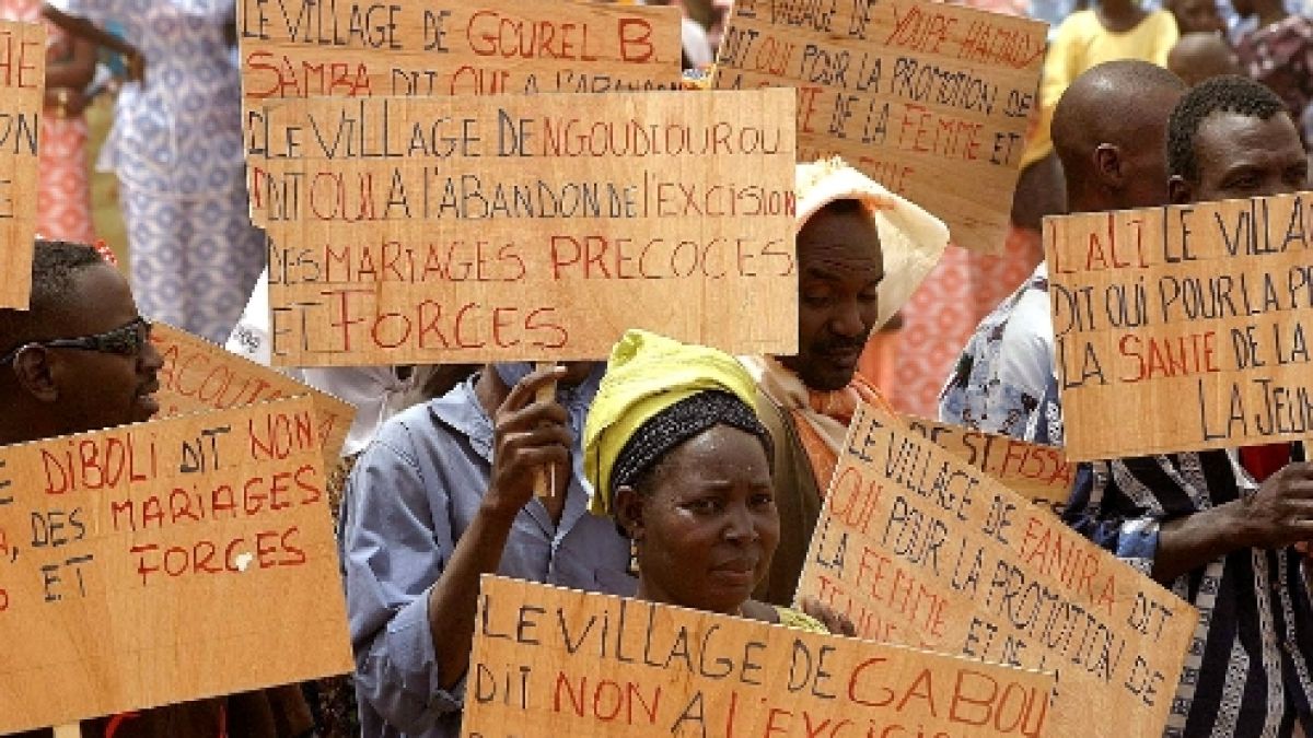 Protest im Senegal gegen Genitalverstümmelung. (Foto)