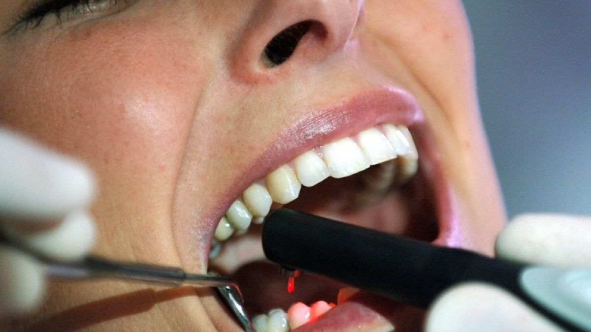 Regelmäßige Kontrolle beim Zahnarzt ist wichtig. (Foto)