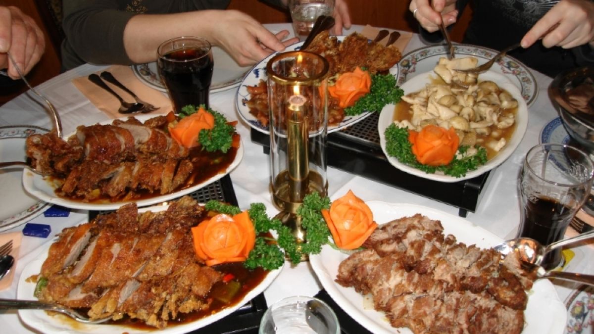 Wem chinesisches Essen den Schweiß auf die Stirn treibt, der verträgt vielleicht kein Glutamat. (Foto)