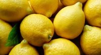 Zitronen enthalten bis zu 55 Milligramm Vitamin C auf 100 Gramm Frucht.