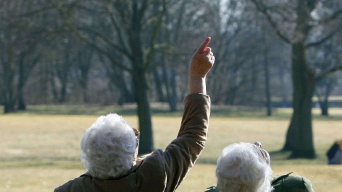 Ältere Menschen sehen die Vergangenheit positiver als sie tatsächlich war. (Foto)