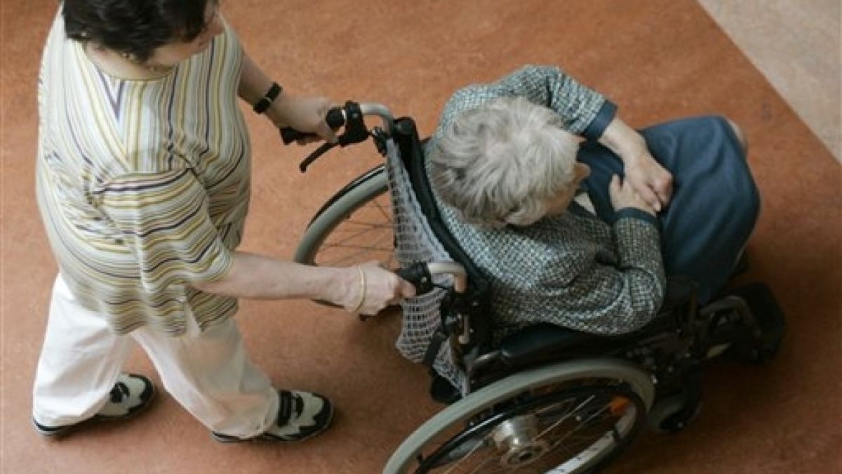 Senioren die an Sturzangst leiden, verlieren häufig noch schneller ihre Mobilität. (Foto)
