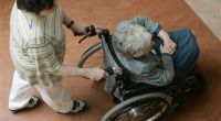 Senioren die an Sturzangst leiden, verlieren häufig noch schneller ihre Mobilität.