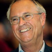 Hans Eichel (Jahrgang 1941, SPD) wurde 1975 mit 33 Jahren zu Deutschlands jüngstem Oberbürgermeister von Kassel gewählt. Bei der Landtagswahl 1991 wurde die SPD mit knappem Vorsprung stärkste Partei und bildete eine Koalition mit den Grünen unter Eichel a Hans Eichel (Jahrgang 1941, SPD) wurde 1975 mit 33 Jahren zu Deutschlands jüngstem Oberbürgermeister von Kassel gewählt. Bei der Landtagswahl 1991 wurde die SPD mit knappem Vorsprung stärkste Partei und bildete eine Koalition mit den Grünen unter Eichel a