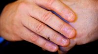 Experten halten das Fingerknacken für alles andere als einen harmlosen Tick.