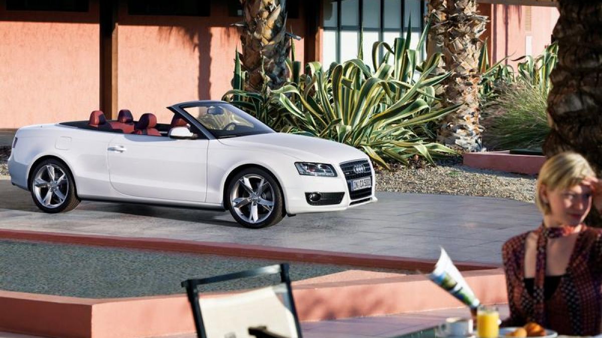 Kühle Sitze trotz strahlender Sonne: Audi bietet für das A5 Cabriolet  Aufheizschutz-Polster an. (Foto)