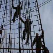 Höhenangst und Schwindelanfälle sind denkbar schlechte Ratgeber beim Aufentern in die Takelage der Gorch Fock. Höhenangst und Schwindelanfälle sind denkbar schlechte Ratgeber beim Aufentern in die Takelage der Gorch Fock.