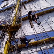 Hoch hinaus geht es in der Takelage der Gorch Fock. Hoch hinaus geht es in der Takelage der Gorch Fock.