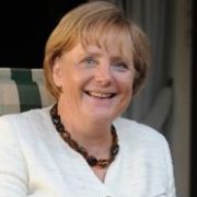 Aus Kohls Mädchen wurde die mächtigste Frau Deutschlands. Im August 2009 besucht Merkel ihren Mentor Helmut Kohl in dessen Haus in Ludwigshafen. Der Altkanzler und seine Nachfolgerin sprachen über den Mauerfall vor 20 Jahren und wie sie pers Aus Kohls Mädchen wurde die mächtigste Frau Deutschlands. Im August 2009 besucht Merkel ihren Mentor Helmut Kohl in dessen Haus in Ludwigshafen. Der Altkanzler und seine Nachfolgerin sprachen über den Mauerfall vor 20 Jahren und wie sie pers