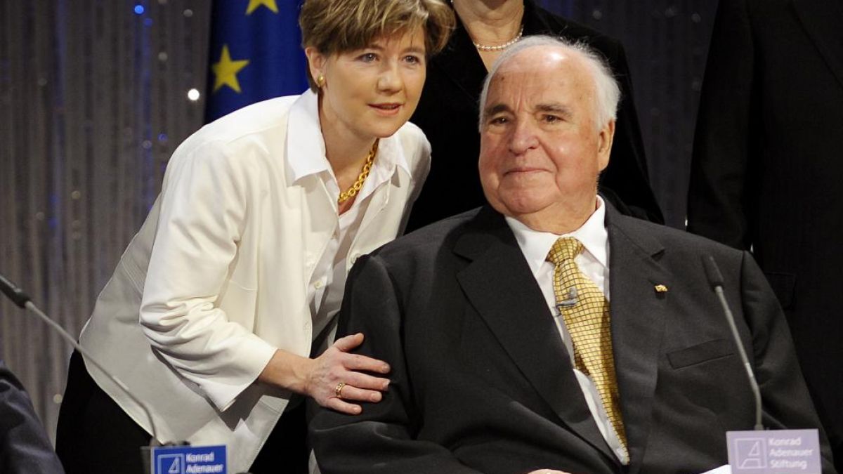 35 Jahre trennen Alt-Bundeskanzler Helmut Kohl (CDU) und dessen Ehefrau Maike Kohl-Richter (Foto)