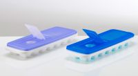 Original rechts. Oder doch links? Jedenfalls hat eine chinesische Firma einen Eiswürfelbehälter von Tupperware dupliziert und die Farbe etwas abgeändert.