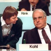 Einst galt Merkel als Kohls Mädchen. Einst galt Merkel als Kohls Mädchen.