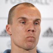 Erst mit dem Freitod von Robert Enke im November 2009 wurde eine ausführliche Debatte über Depressionen im Spitzensport geführt. Erst mit dem Freitod von Robert Enke im November 2009 wurde eine ausführliche Debatte über Depressionen im Spitzensport geführt.