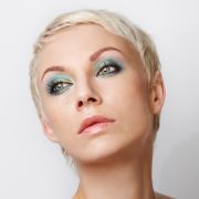 Eine tolle Frisur ist nichts ohne das passende Make-up. Eine tolle Frisur ist nichts ohne das passende Make-up.