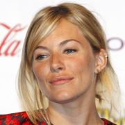 Sienna Millers Kurznachrichten wurden von ihrem damaligen Freund aus Eifersucht kontrolliert - die Trennung war unausweichlich. Sienna Millers Kurznachrichten wurden von ihrem damaligen Freund aus Eifersucht kontrolliert - die Trennung war unausweichlich.