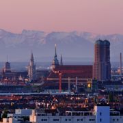 Hinsichtlich der Marktmiete ist München laut dem Hamburger Immobilienmarktforscher Bernd Leutner die teuerste Stadt Deutschlands. Hinsichtlich der Marktmiete ist München laut dem Hamburger Immobilienmarktforscher Bernd Leutner die teuerste Stadt Deutschlands.