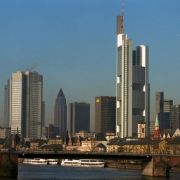 Auch in Deutschlands Bankenmetropole wohnt es sich nicht gerade günstig. Frankfurt ist hinsichtlich der Marktmiete die drittteuerste Stadt ... Auch in Deutschlands Bankenmetropole wohnt es sich nicht gerade günstig. Frankfurt ist hinsichtlich der Marktmiete die drittteuerste Stadt ...