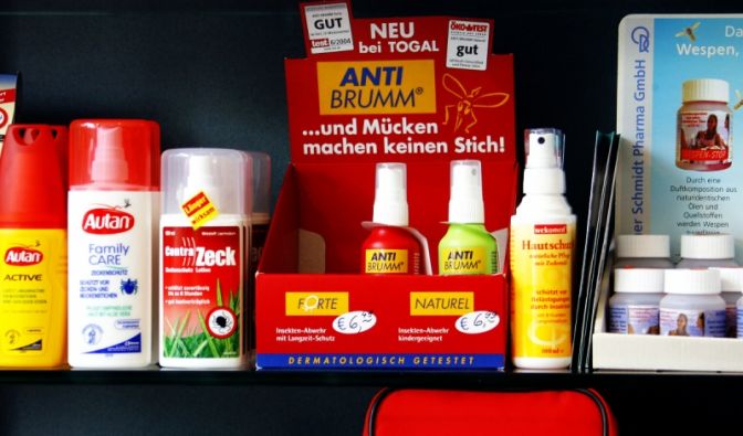 Chemische Abwehrmittel, so genannte Repellents, überdecken den eigenen Körpergeruch.