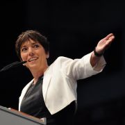Weitab von allem Parteigeplänkel steht die frühere Ratsvorsitzende der Evangelischen Kirche, Margot Käßmann. Das Problem: Käßmann war Anfang des Jahres betrunken am Steuer erwischt worden. Weitab von allem Parteigeplänkel steht die frühere Ratsvorsitzende der Evangelischen Kirche, Margot Käßmann. Das Problem: Käßmann war Anfang des Jahres betrunken am Steuer erwischt worden.