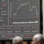 Trotz der Kritik an den Rating Agenturen und deren fehlerhaften Bewertungen in der Finanzkrise ist deren Macht unbegrenzt. Wenn sie Staaten herabstufen - wie neulich Spanien durch die Agentur Fitch geschehen - fallen gleich die Kurse an den Börsen. Trotz der Kritik an den Rating Agenturen und deren fehlerhaften Bewertungen in der Finanzkrise ist deren Macht unbegrenzt. Wenn sie Staaten herabstufen - wie neulich Spanien durch die Agentur Fitch geschehen - fallen gleich die Kurse an den Börsen.