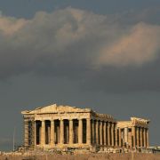 Griechenland bekam riesige Probleme, nachdem die Ratingagentur Standard Poor's ihr Rating für griechische Staatsanleihen auf ein Ramschniveau gesenkt hatte. Griechenland bekam riesige Probleme, nachdem die Ratingagentur Standard Poor's ihr Rating für griechische Staatsanleihen auf ein Ramschniveau gesenkt hatte.