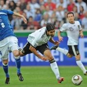 Mit einem Wort: souverän. Der Stuttgarter überzeugte im defensiven Mittelfeld. Mit einem Wort: souverän. Der Stuttgarter überzeugte im defensiven Mittelfeld.