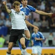 Unauffällig, aber konsequent. Der Bayern-Youngster bekam überraschend eine Chance auf der linken Abwehrseite und nutzte sie. Unauffällig, aber konsequent. Der Bayern-Youngster bekam überraschend eine Chance auf der linken Abwehrseite und nutzte sie.