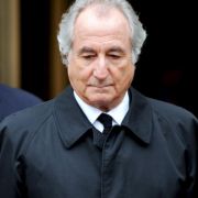 Der US-Milliardenbetrüger Bernard Madoff wurde im Juni 2009 zu 150 Jahren Gefängnis verurteilt. Der US-Milliardenbetrüger Bernard Madoff wurde im Juni 2009 zu 150 Jahren Gefängnis verurteilt.