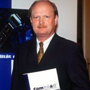 Das Archivbild vom August 2000 zeigt Bodo Schnabel, damals noch Vorstandsvorsitzender des Telematik-Unternehmens Comroad AG, in Frankfurt am Main. Nach Ansicht von Aktionärsschützern hat es kaum einer so weit getrieben wie er. Das Archivbild vom August 2000 zeigt Bodo Schnabel, damals noch Vorstandsvorsitzender des Telematik-Unternehmens Comroad AG, in Frankfurt am Main. Nach Ansicht von Aktionärsschützern hat es kaum einer so weit getrieben wie er.