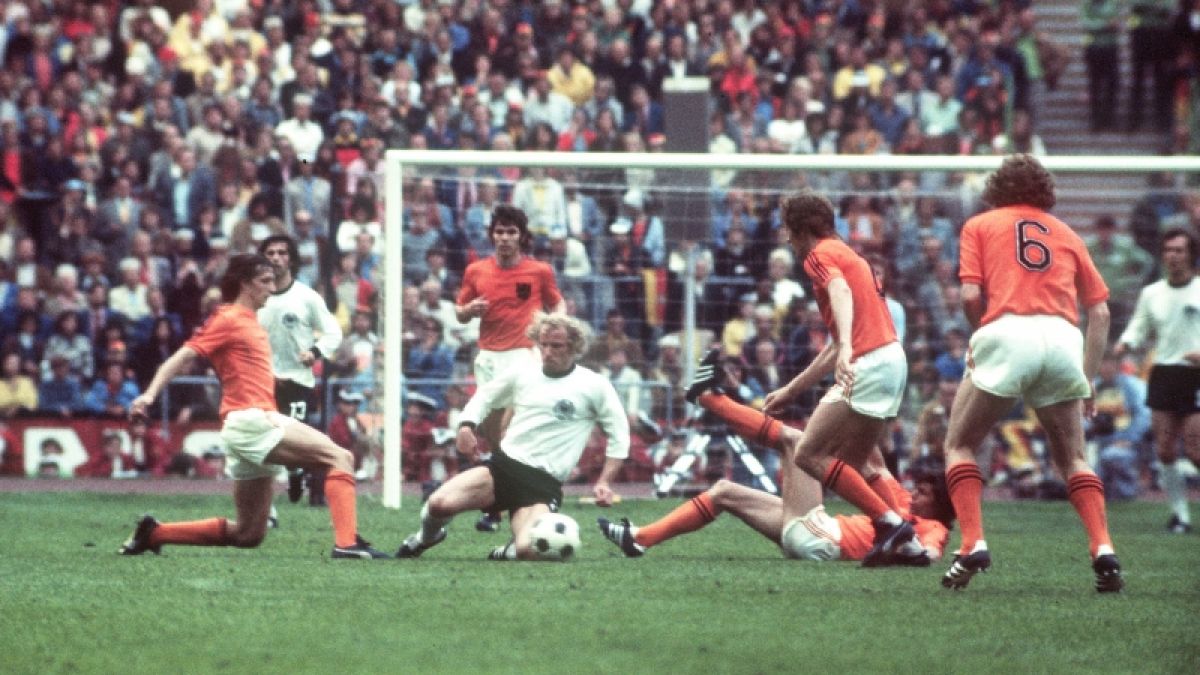 Holland gilt als Erfinder der 4-3-3. Gegen Deutschland gab es 1974 dennoch eine Niederlage im WM-Finale. (Foto)