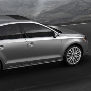 Mit frischen Design will VW den Klassenprimus Toyota Corolla angreifen, der aktuell sechsmal so viele Fahrzeuge verkauft. Mit frischen Design will VW den Klassenprimus Toyota Corolla angreifen, der aktuell sechsmal so viele Fahrzeuge verkauft.