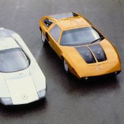 1978 und 1979 gibt es mit dem C111-III und dem 500 PS starken C111-IV weitere Rekordfahrten, viel hat der Sternen-Jäger mit seiner silbern lackierten Stromlinienform und geänderter Bodengruppe da allerdings nicht mehr mit dem ursprünglichen Wagen gemeinsa 1978 und 1979 gibt es mit dem C111-III und dem 500 PS starken C111-IV weitere Rekordfahrten, viel hat der Sternen-Jäger mit seiner silbern lackierten Stromlinienform und geänderter Bodengruppe da allerdings nicht mehr mit dem ursprünglichen Wagen gemeinsa