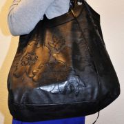 Ines ist eine Glücksstrategin, genauer gesagt eine Pipilotta de Luxe. Sie ist quirlig wie ein Eichhörnchen und vielseitig interessiert. Auch Mode mag sie gerne. Ines ist eine Glücksstrategin, genauer gesagt eine Pipilotta de Luxe. Sie ist quirlig wie ein Eichhörnchen und vielseitig interessiert. Auch Mode mag sie gerne.