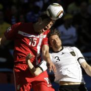 Arne Friedrich: Der Innenverteidiger spielte solide, sah aber beim Gegentor genauso unglücklich aus wie die Kollegen Mertesacker und Neuer. Note: 3,5. Arne Friedrich: Der Innenverteidiger spielte solide, sah aber beim Gegentor genauso unglücklich aus wie die Kollegen Mertesacker und Neuer. Note: 3,5.
