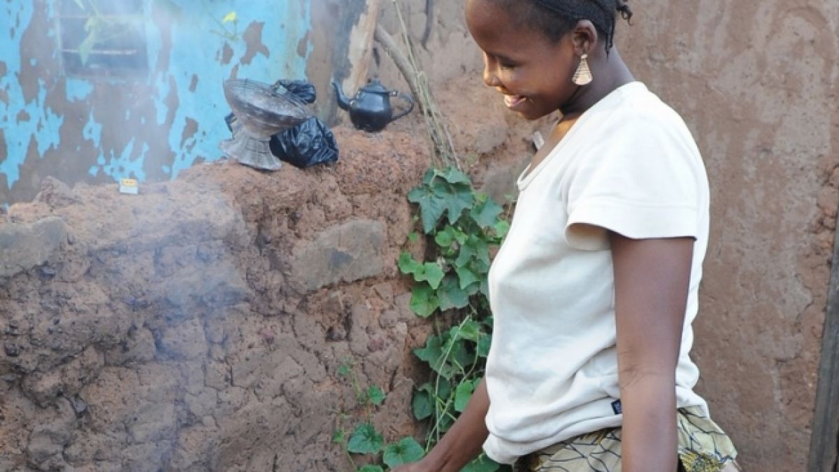 Beim traditionellen Familienessen in Afrika braucht es keine Gabeln. Alle essen mit den Fingern aus einem Topf. (Foto)