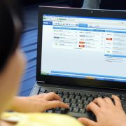 Handy-Kontakte ausschnüffeln, seine E-Mails checken und in seinen Sachen kramen geht gar nicht. Handy-Kontakte ausschnüffeln, seine E-Mails checken und in seinen Sachen kramen geht gar nicht.