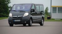Opel Vivaro Life Cosmo und VW T5 Multivan im news.de-Test.