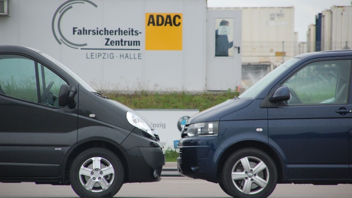 Im news.de-Vergleichstest: Opel Vivano Life Cosmo (links) und VW T5 Multivan (rechts). (Foto)