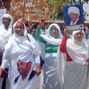 Als fünftgefährlichstes Land listet Forbes den Sudan. Im größten Land Afrikas herrscht seit 30 Jahren Bürgerkrieg, der seit 2003 vor allem in der Provinz Dafur tobt. Als fünftgefährlichstes Land listet Forbes den Sudan. Im größten Land Afrikas herrscht seit 30 Jahren Bürgerkrieg, der seit 2003 vor allem in der Provinz Dafur tobt.