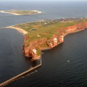H wie Helgoland und Hiddensee: zwei legendäre Inseln. H wie Helgoland und Hiddensee: zwei legendäre Inseln.