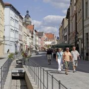 L wie Lutherstadt Wittenberg: In sieben Jahren ist es 500 Jahre her, dass in Wittenberg Martin Luther seine berühmten Thesen an die Schlosskirche anbrachte und damit nach Ansicht vieler Historiker die Moderne begann. L wie Lutherstadt Wittenberg: In sieben Jahren ist es 500 Jahre her, dass in Wittenberg Martin Luther seine berühmten Thesen an die Schlosskirche anbrachte und damit nach Ansicht vieler Historiker die Moderne begann.