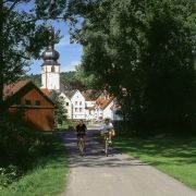 R wie Romantische Straße: Wichtige Zwischenstationen in historischer Hinsicht oder wegen der Landschaft sind Würzburg und Rothenburg ob der Tauber. R wie Romantische Straße: Wichtige Zwischenstationen in historischer Hinsicht oder wegen der Landschaft sind Würzburg und Rothenburg ob der Tauber.
