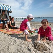 T wie Timmendorfer Strand: Der Ort ist so etwas Ähnliches wie Saint Tropez, nur eben an der Ostsee. T wie Timmendorfer Strand: Der Ort ist so etwas Ähnliches wie Saint Tropez, nur eben an der Ostsee.