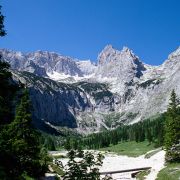 Z wie Zugspitze: Deutschlands höchster Gipfel (2962 Meter) thront über Garmisch-Partenkirchen und Grainau. Z wie Zugspitze: Deutschlands höchster Gipfel (2962 Meter) thront über Garmisch-Partenkirchen und Grainau.