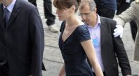 Auf Platz sechs rangiert Frankreichs First Lady, Carla Bruni-Sarkozy. Die Gattin des Präsidentin besticht mit ihrem mädchenhaften Charm, den sie durch schlichte, aber elegante Kleidung gut zu unterstreichen weiß.