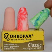 Um die Dezibel-Offensive ohne Hörschäden wie einem Tinnitus zu überstehen, raten die Veranstalter dringend zu Ohrstöpseln. Um die Dezibel-Offensive ohne Hörschäden wie einem Tinnitus zu überstehen, raten die Veranstalter dringend zu Ohrstöpseln.